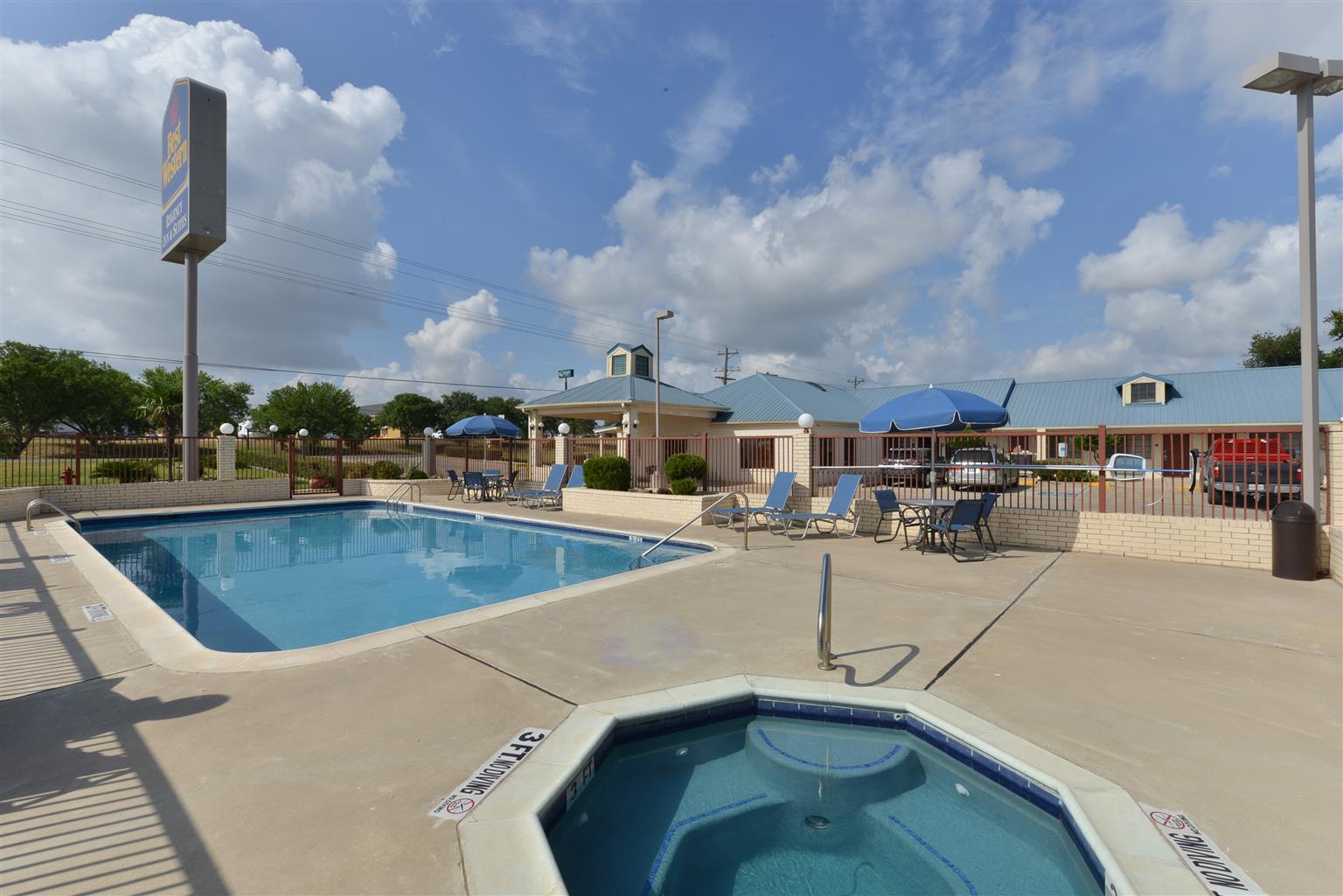 Best Western Regency Inn & Suites Gonzales Exterior photo