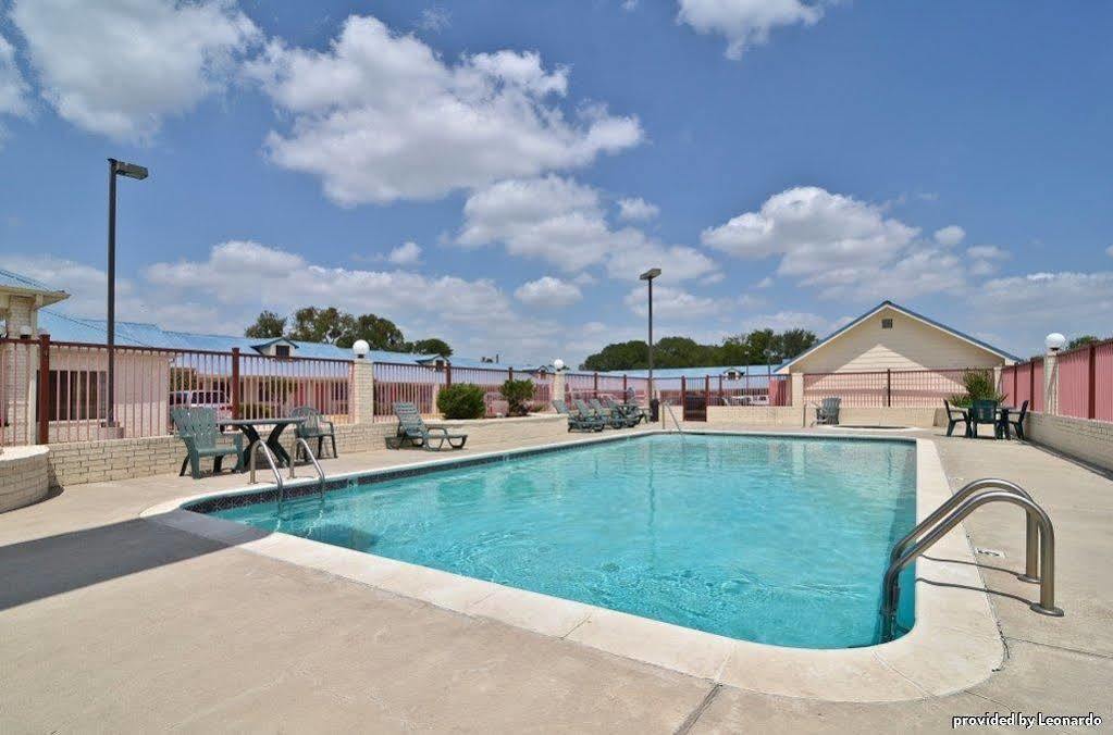 Best Western Regency Inn & Suites Gonzales Facilities photo