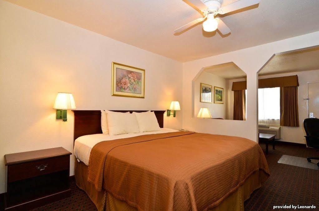 Best Western Regency Inn & Suites Gonzales Room photo