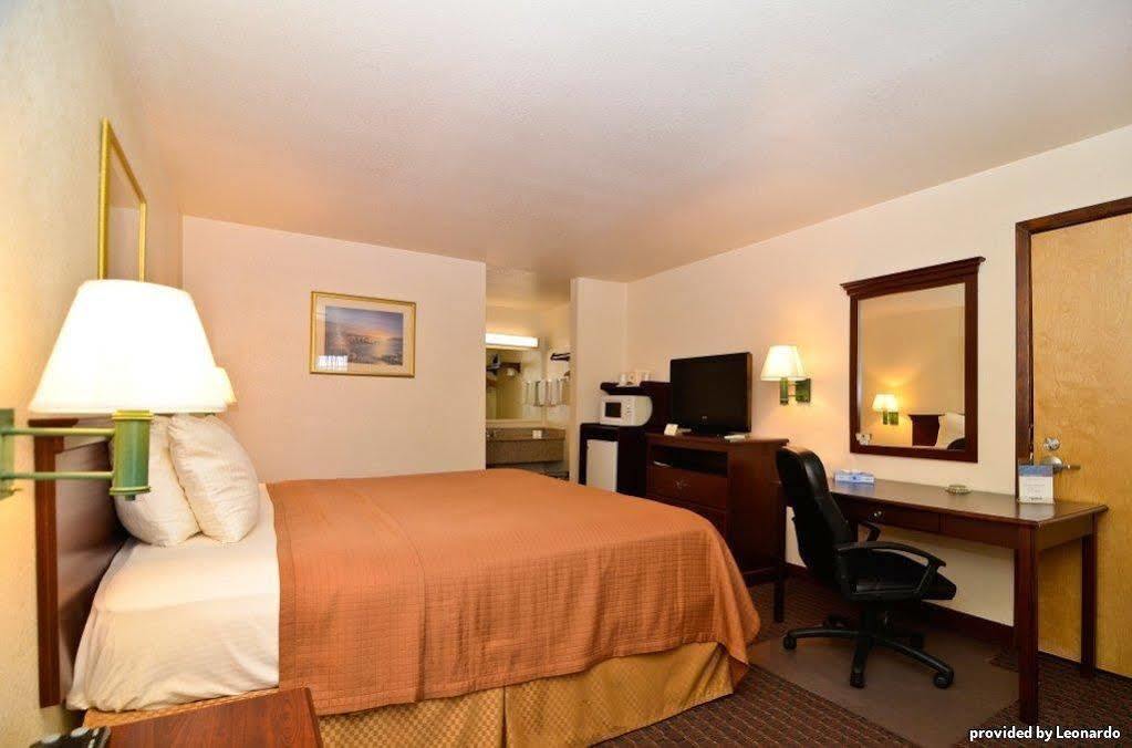 Best Western Regency Inn & Suites Gonzales Room photo